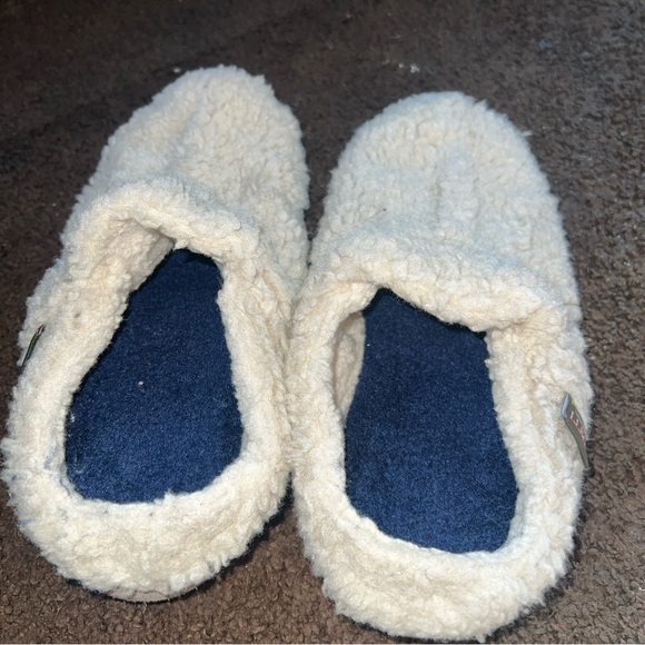 LL Bean Women's Cream Knit Wicked Good Fleece Lined Cozy Slippers Size 10 M - Picture 3 of 8